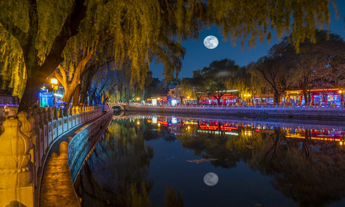 Paisaje nocturno del Lago Houhai