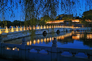 Paisaje Nocturno del Parque Beihai