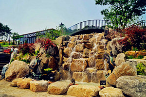 Plaza Dongdamen de Rocalla Artificial del Parque del Pueblo