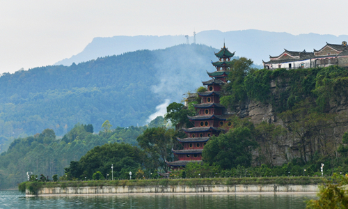 10 días Crucero por el Río Yangtsé Ranchería Shibao