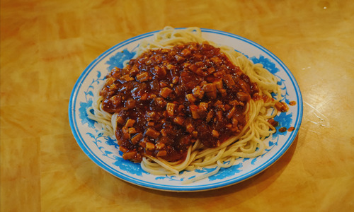 Comida típica de Dunhuang Fideos Amarillos de Carne de Burro