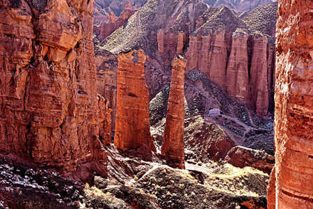 13 días Viajes del Patrimonio Mundial de China Área Escénica de Binggou Danxia