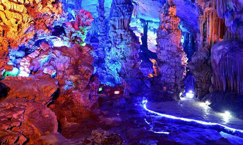 8 días viajes a China con niños Gruta de la Flauta de Caña