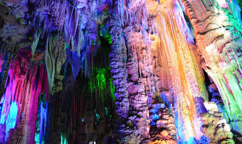 paisaje de la Gruta de la Flauta de Caña