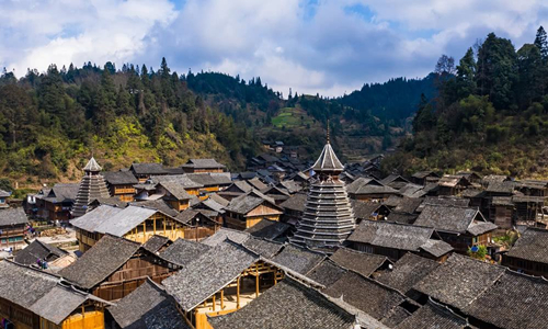 9 días Viajes de Minorías Étnicas Chinas Aldea Huanggang del Grupo Étnico Dong