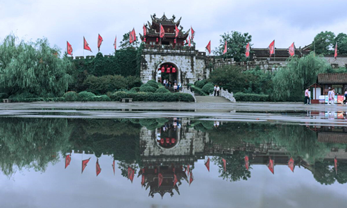 9 días Viajes de Minorías Étnicas Chinas Pueblo Antiguo de Qingyan