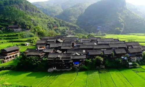 Antiguo Pueblo de Shiqiao de la Etnia Miao