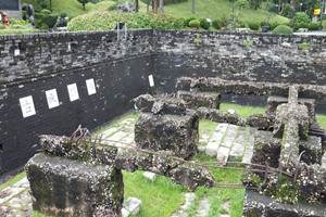 las ruinas en el Parque de la Ciudad Amurallada de Kowloon