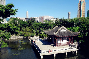 Pabellón Yaoshan en el Parque de la Ciudad Amurallada de Kowloon