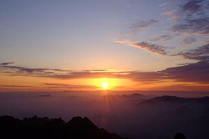 espectacular amanecer de la Montaña Amarilla