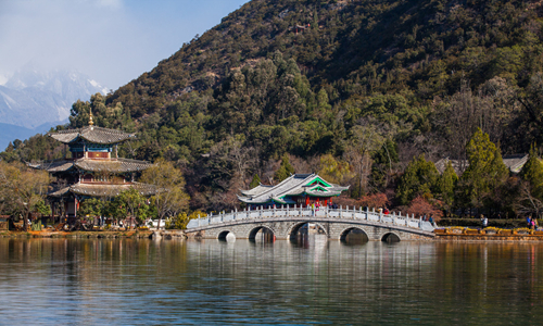 17 días Viajes del Patrimonio Mundial de China Parque del Estanque de Dragón Negro