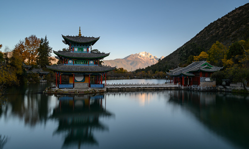 13 días Viajes de Minorías Étnicas Chinas Parque del Estanque de Dragón Negro