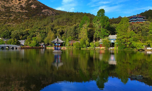 12 días Viajes de Minorías Étnicas Chinas Parque del Estanque de Dragón Negro