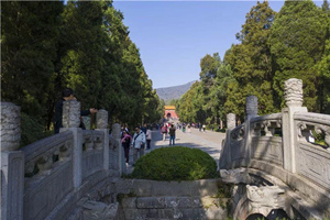 Puente del Río Real de la Tumba de Ming Xiaoling