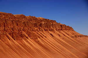 paisaje de tierra de Montañas Flameantes