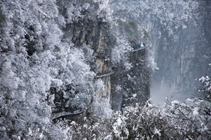 montaña con nieve de Montaña Tianmen