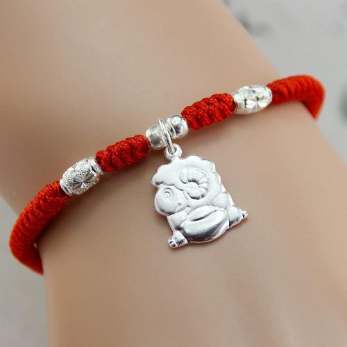 la pulsera roja para evitar mala suerte en el año de nacimiento del zodiaco