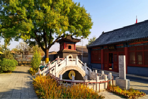 Courdyard，White Cloud Temple