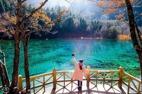 Lake Scenery，Huanglong Scenic Area