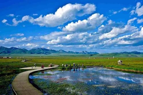 Fields and Hills，Huanglong Scenic Area