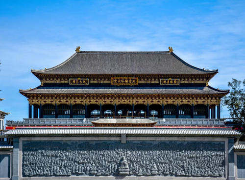 Stone Elephant Temple，Stone Elephant Lake