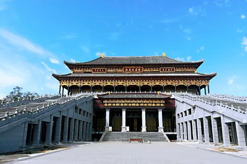 Stone Elephant Temple，Stone Elephant Lake