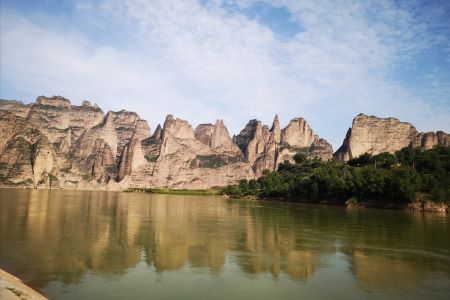 The Beautiful Lake,Bingling Temple