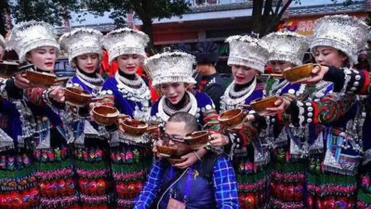 Drinking Way-blocking Wine，Langde Miao Village