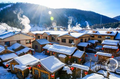 Hanging Red Lanterns, China Snow Town