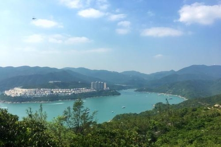 Lake Scenery near Dragon’s Back，Dragon’s Back