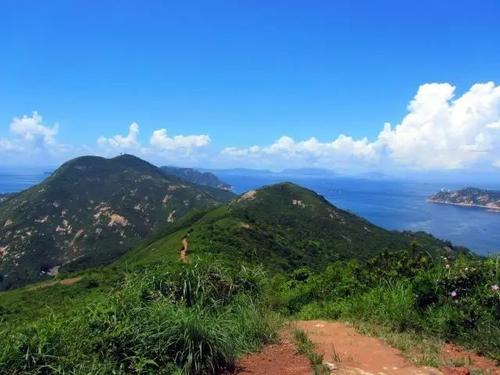 On the Summit of Shek O Peak，Dragon’s Back