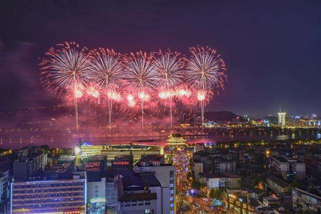 The Firework Square,The Orange Isle