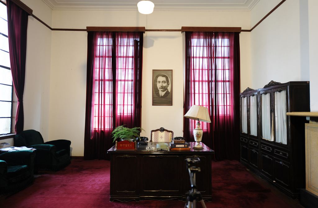 The Inside View,Mei-ling Palace