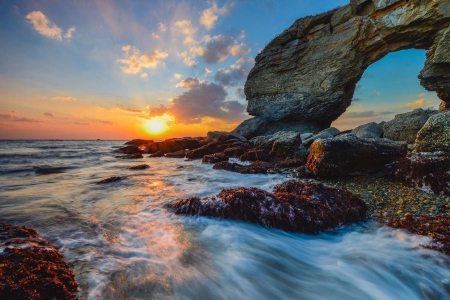 Sunset on the Beach，Golden Pebble Beach