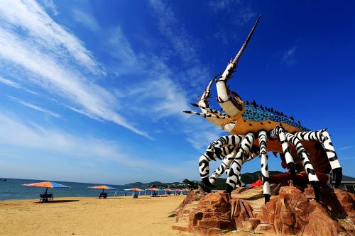 The Scenery on the Beach，Golden Pebble Beach