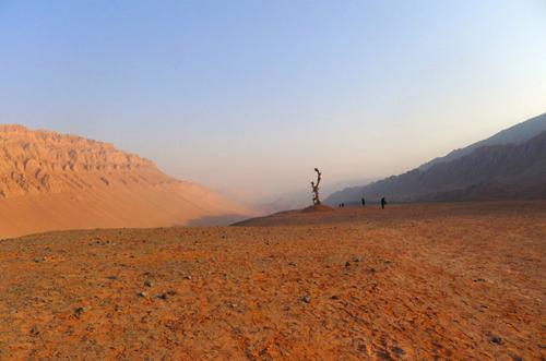 Gobi Desert，Flaming Mountains