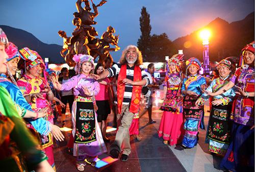 Qiang’s Dance，The Rongbuk Monastery