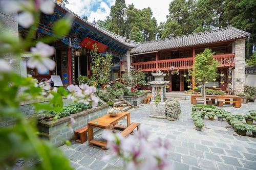 Clean and Quiet Interior, Cangshan Mountain