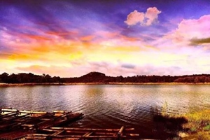 The Long Lake,Yunnan Stone Forest.jpg