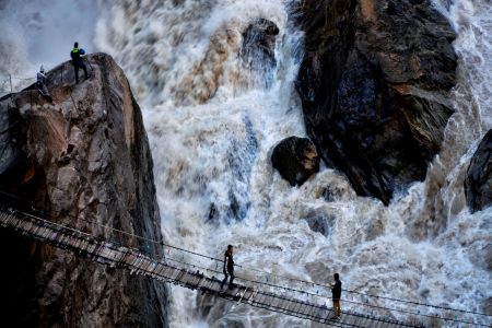 Tiger Leaping Gorge，Tiger Leaping Gorge