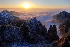 Alba dei Monti Huangshan della Contea di she