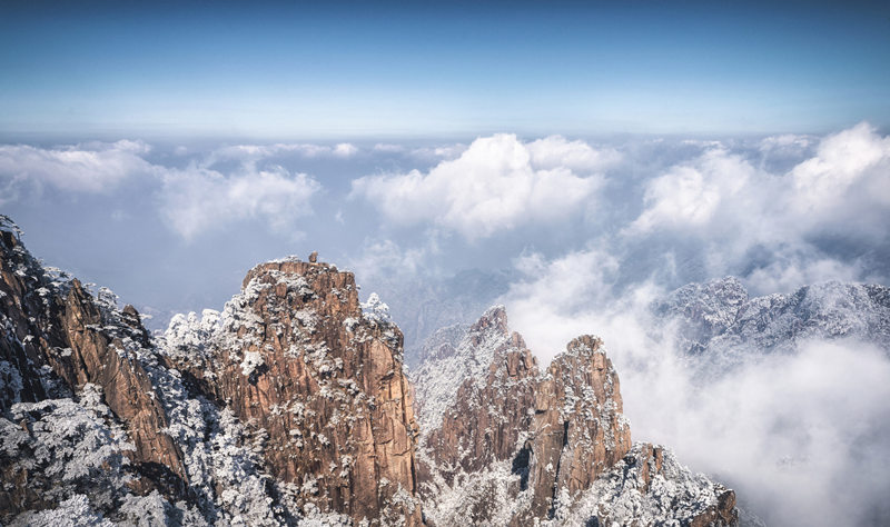 Paesaggio nevoso dei Monti Huangshan.jpg