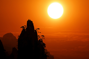 Tramonto di Huangshan della Contea di Yi