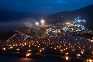 Spettacolo di luci al Villaggio di Ping'an