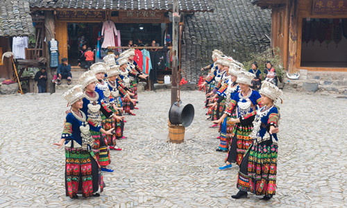 Spettacolo della danza nel Villaggio Miao