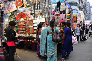 Turisti nel Mercato delle Donne