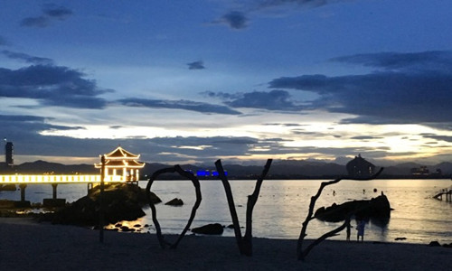 Isola di Wuzhizhou di Notte