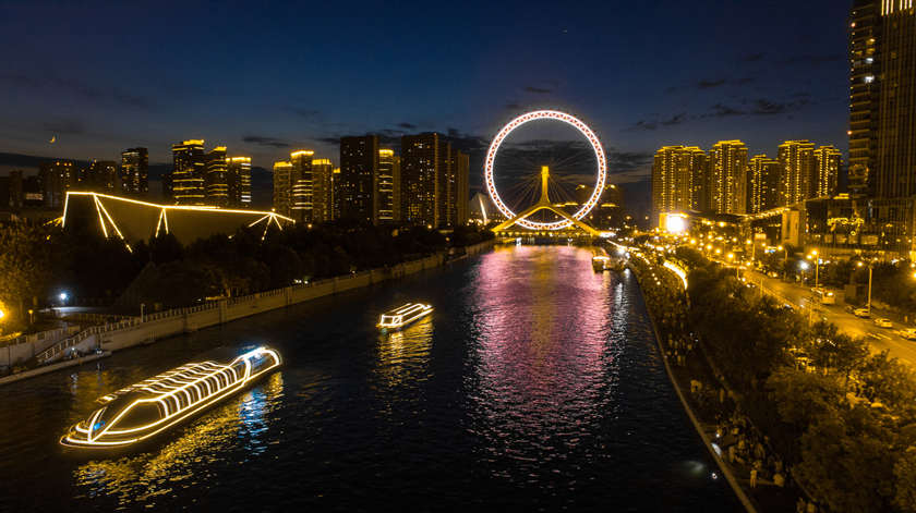 Occhio di Tianjin sul FIume Hai di notte  