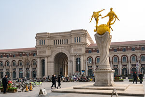 Piazza di Cinque Grandi Strade.jpg