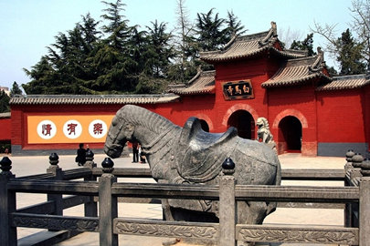 la Escultura del Caballo del Templo de Caballo Blanco